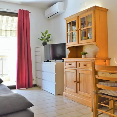 Climatise Avec Balcon Et Parking Privatif, A 100m De La - - Fr-1-251-352 * Le Lavandou